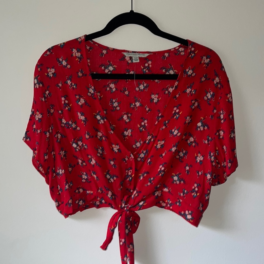 Super cute red crop top - Picture 1 of 2